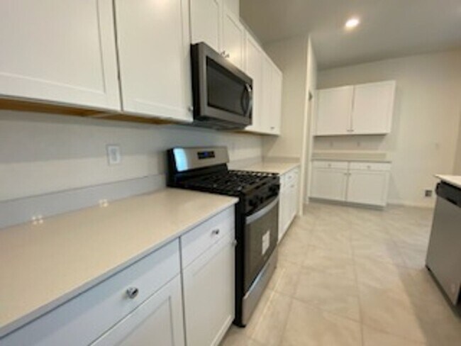 Building Photo - Gorgeous 4 bedroom ENERGY STAR certified 2...