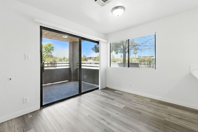 Building Photo - SW!! 2 Bedroom Condo!! 1st Floor!! Newly r...