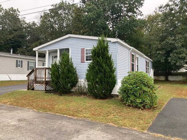 Building Photo - 18 Carp Ln