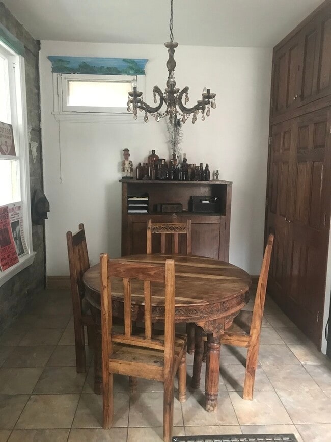 Building Photo - 2113 W Walton St