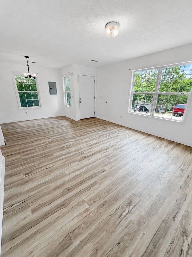 Building Photo - 4031 White Oak Rd