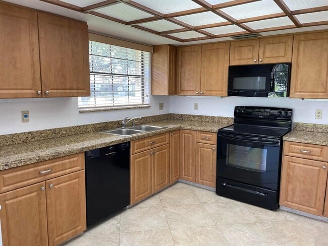 Building Photo - 420 Ashwood Pl