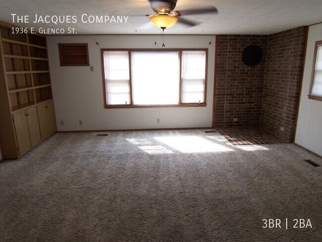 Building Photo - 1936 E Glenco St