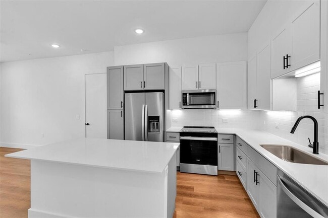 Building Photo - 1415B Forward Dr