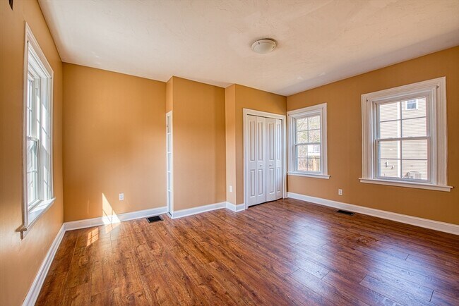 Building Photo - 970 N Main St