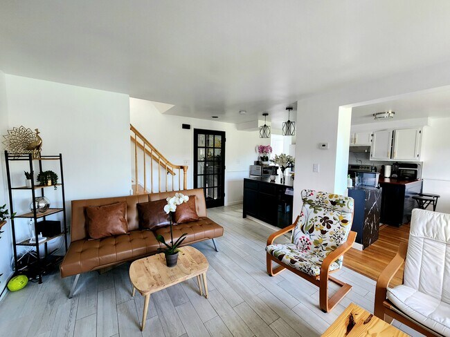 Building Photo - 25 Summit Cir