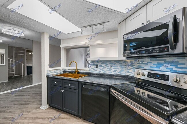 Building Photo - 5590 Spring Valley Rd