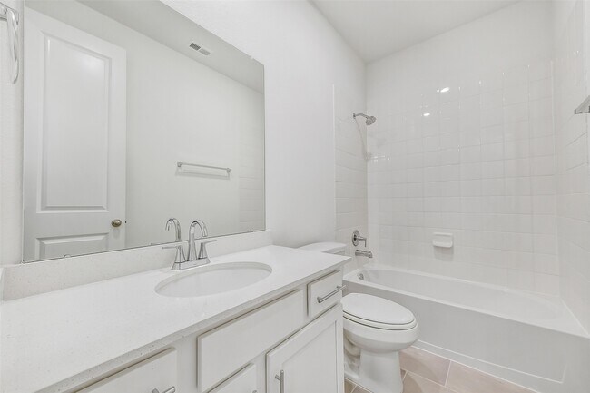 Building Photo - 4116 Silver Fls