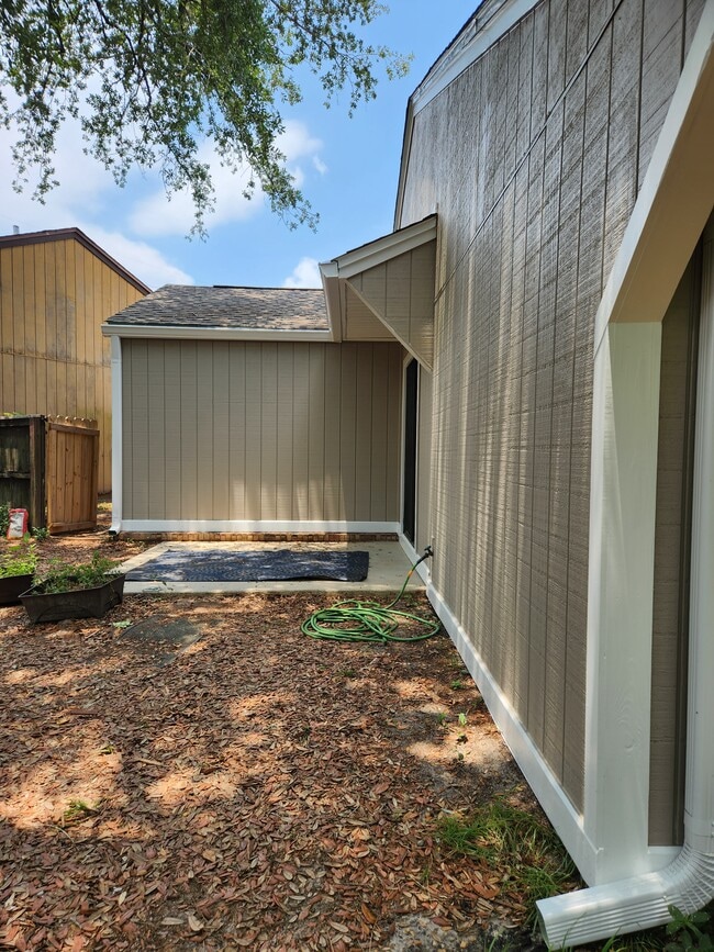 Building Photo - 206 Cottonwood Ct