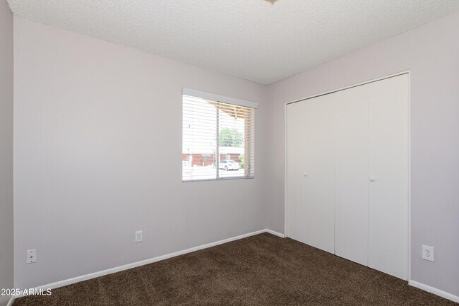 Building Photo - 8435 W Heatherbrae Dr