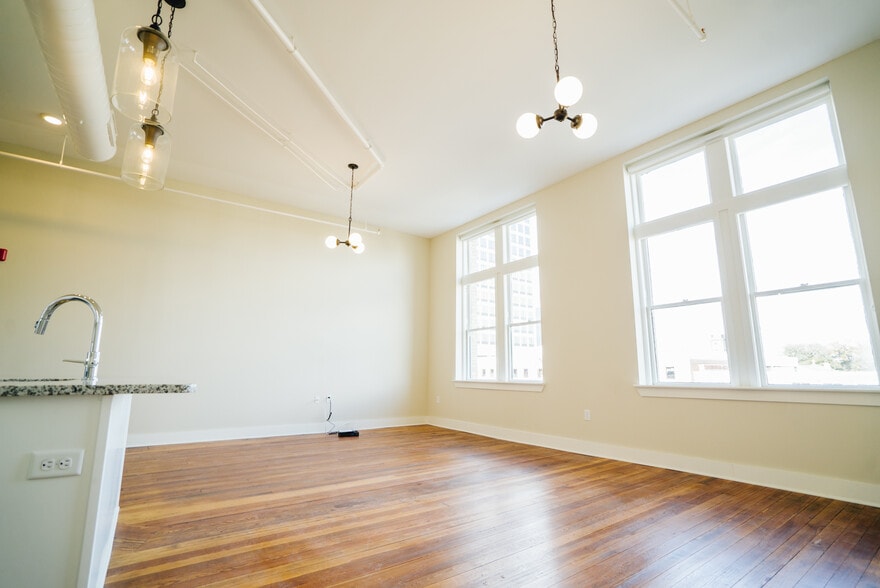 Building Photo - 520 Mulberry St