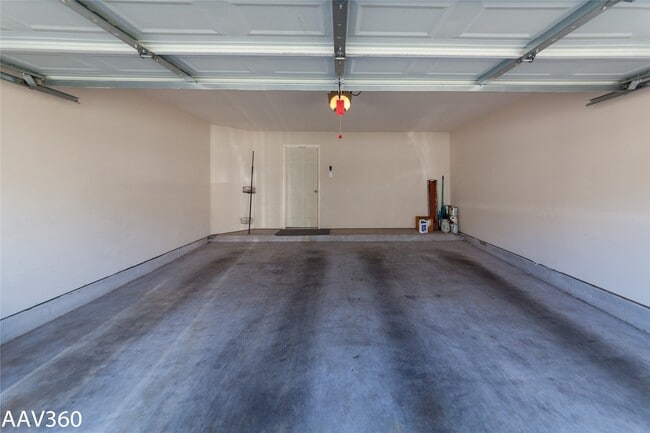 Building Photo - 2943 Meadowglen Crest