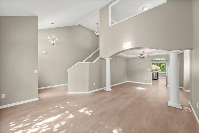 Building Photo - Spacious Sunrise Home for Rent in Puyallup...