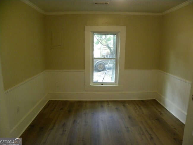 Building Photo - 1233 N Forest Ave
