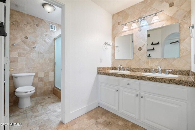 Building Photo - 6828 E Ludlow Dr