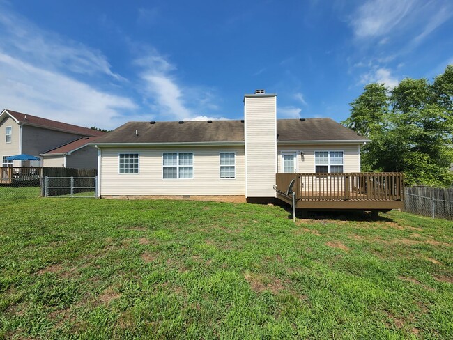 Building Photo - $1700 - 3 Beds 2 Bath + Bonus Room