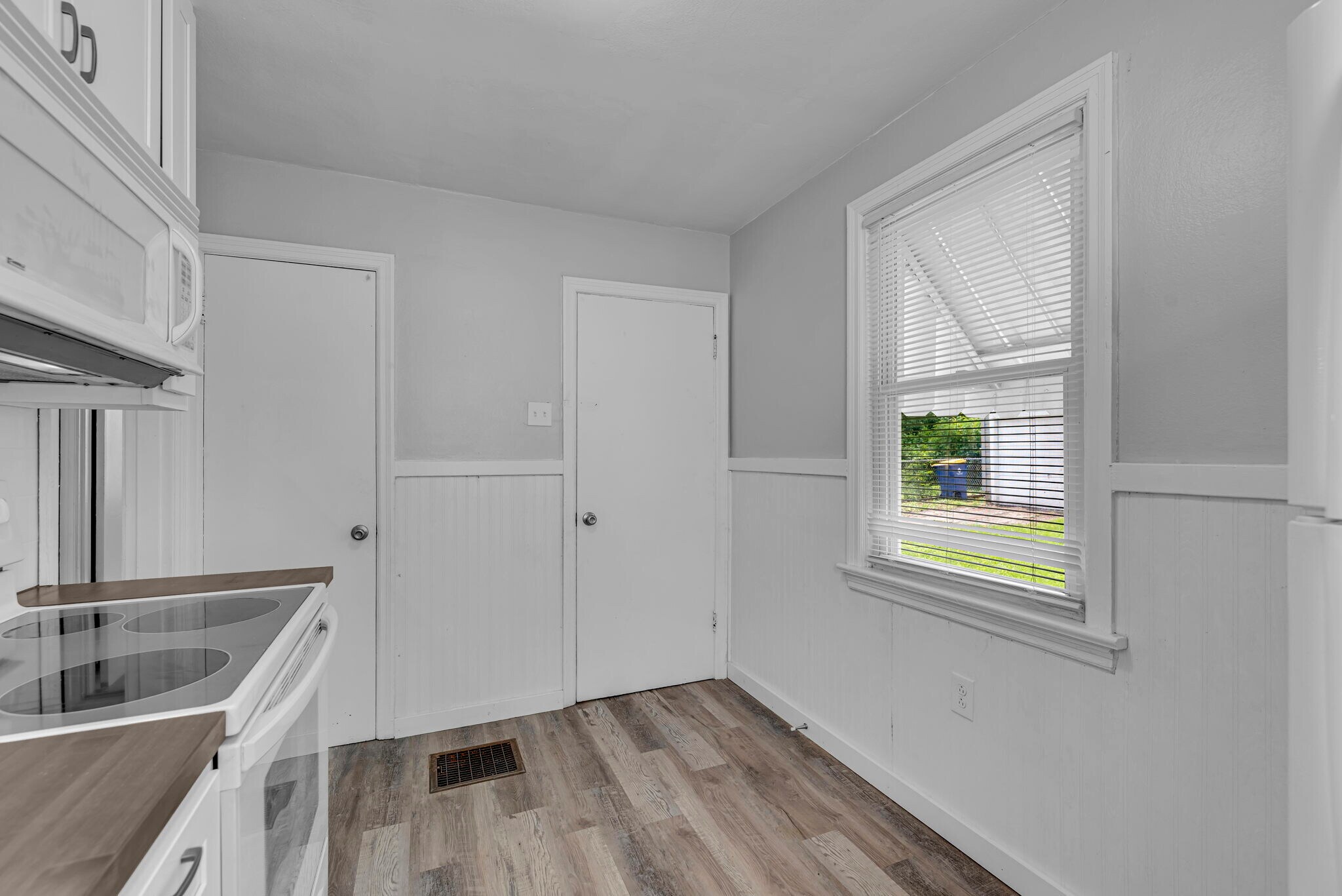 Kitcehn - 9440 Kathlyn Dr