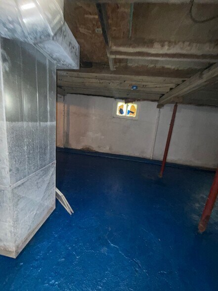 Building Photo - 805 Waldman Ave