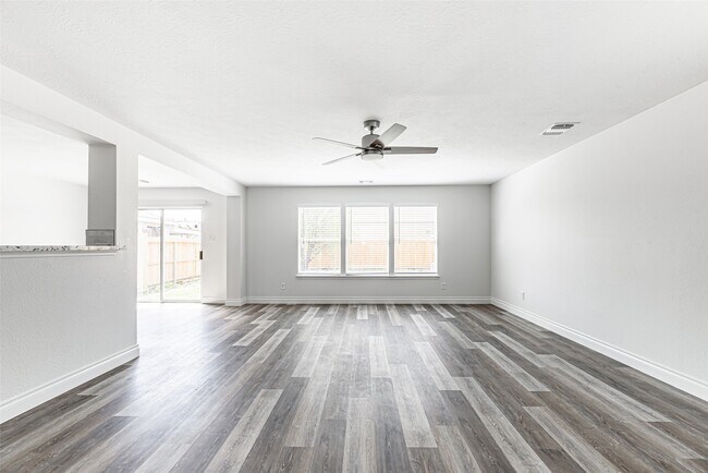 Building Photo - 2723 Piney Lake Ct