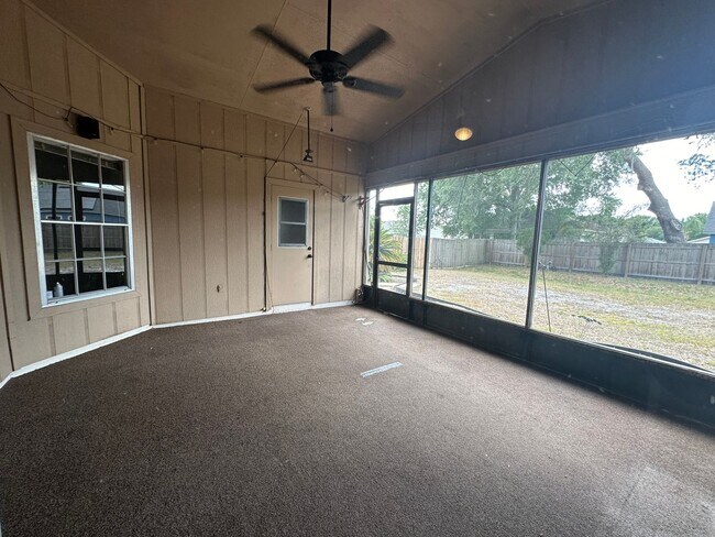 Building Photo - Spacious Lakeland Home | Move-In Ready | Prime Location
