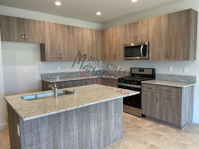 Building Photo - New home in the Beautiful Southern Highlan...