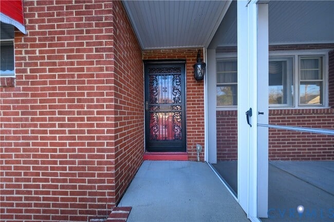 Building Photo - 209 Poe St