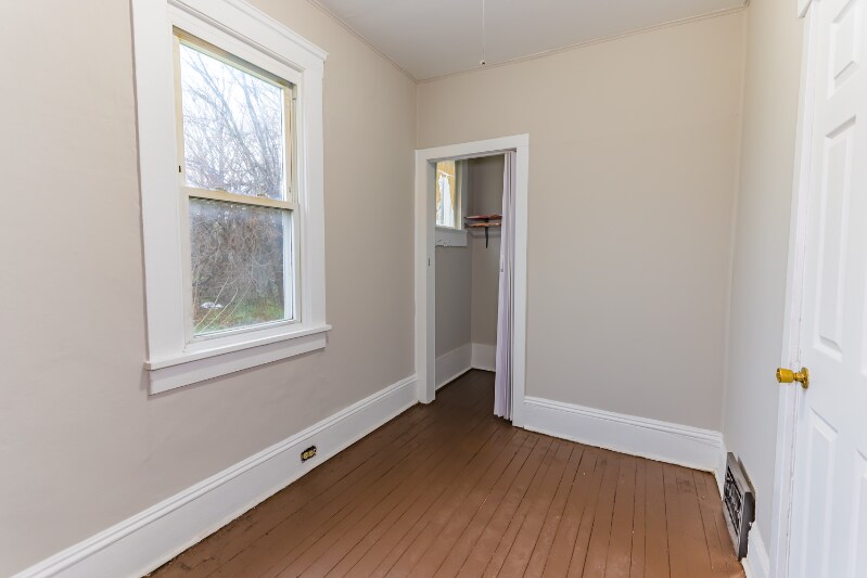 Building Photo - 3862 E 57th St