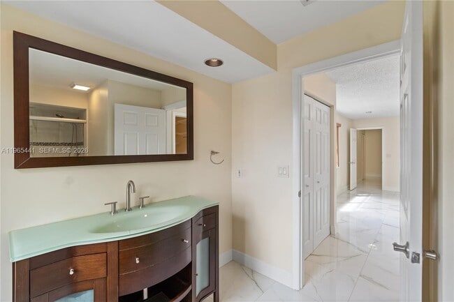 Building Photo - 11009 Mainsail Dr