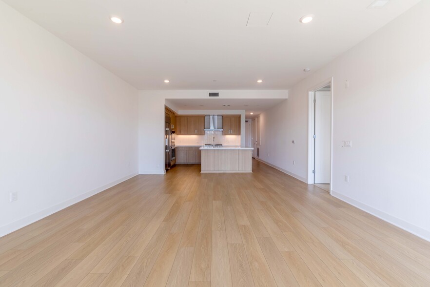 Building Photo - 2207 Rivington