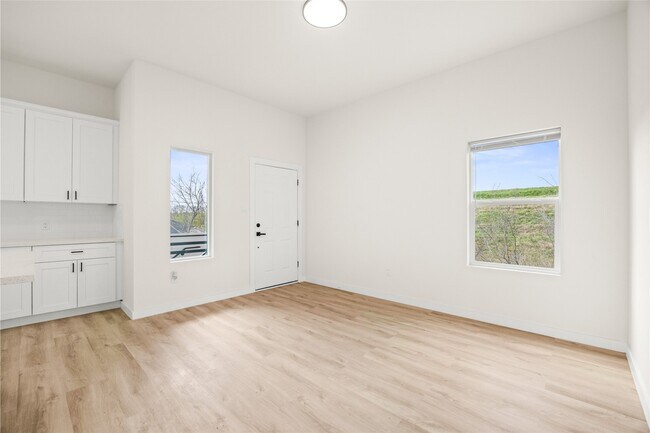Building Photo - 9709 Pelsey St