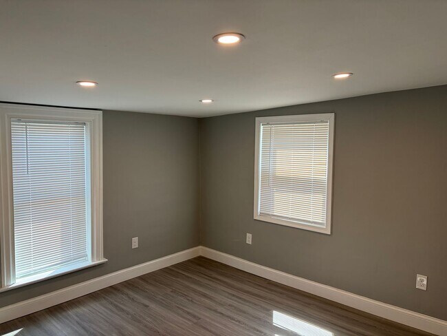 Building Photo - Fully Renovated 3BR/2BA Corner Twin Home-Move in Ready