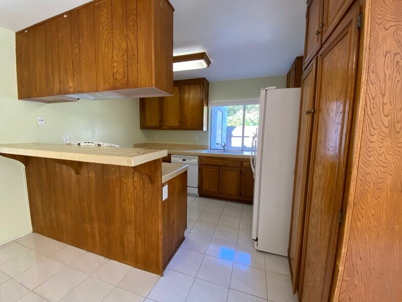Kitchen - 9546 Easter Way