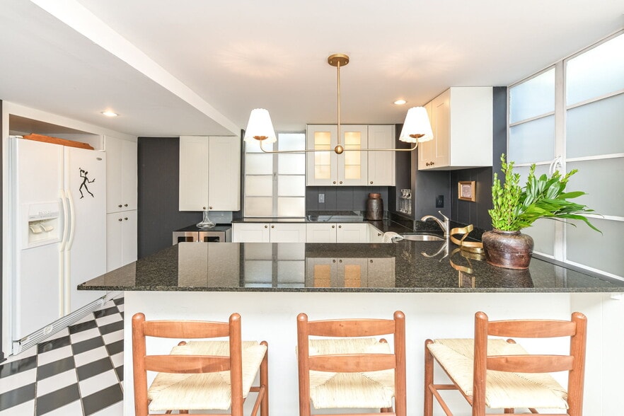 Building Photo - 5939 Gladden Dr