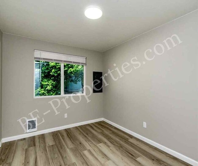 Building Photo - Central Tacoma Rambler