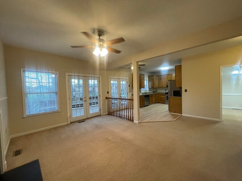 Building Photo - 16 Regency Dr
