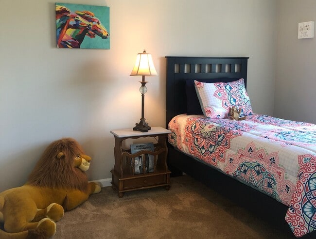 Bedroom #3 with closet and ceiling fan - 603 Avondale Rd