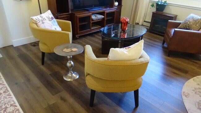 Comfortable living area - 2480 Chama Ave