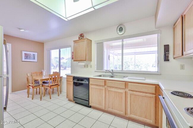 Building Photo - 14518 W Heritage Dr