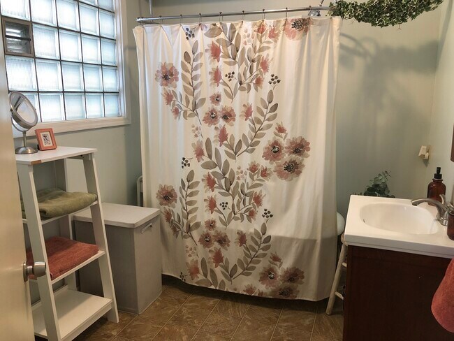 Building Photo - 130 College Ave NE