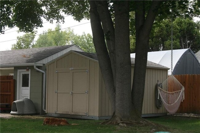 Building Photo - 3 Bedroom House with Hardwoods on West End