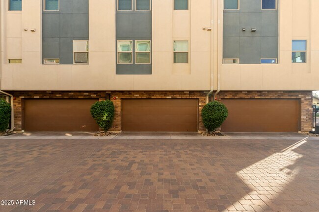 Building Photo - 820 N 8th Ave