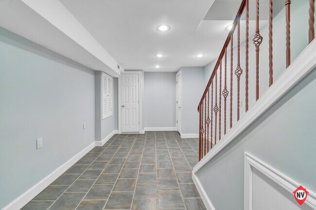 Building Photo - 3 Bedroom, 2.5 Bathroom Townhouse in Canton
