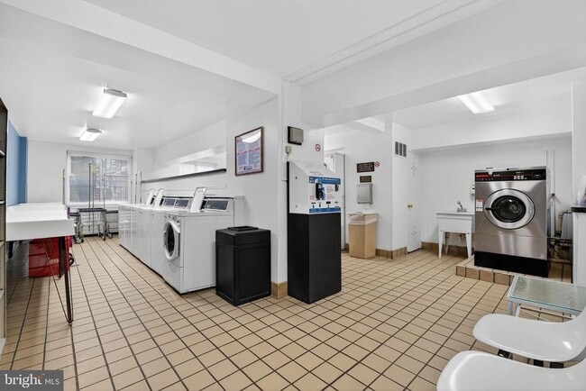 Building Photo - 1900 Lyttonsville Rd