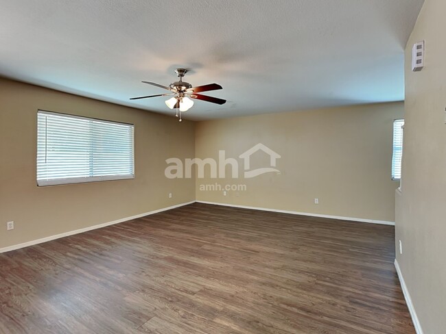 Building Photo - 8947 W Charleston Ave