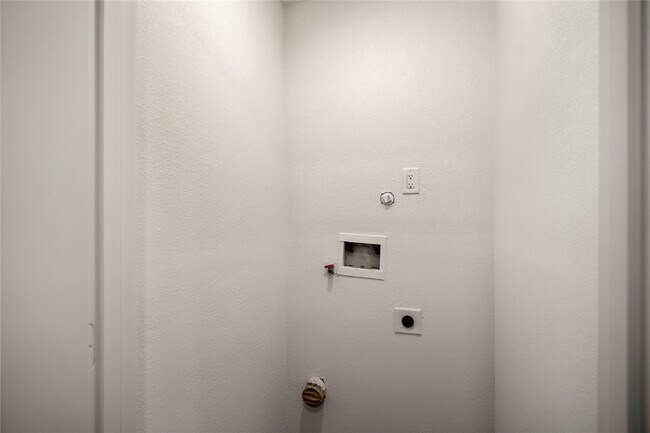 Building Photo - 3923 Alsace St