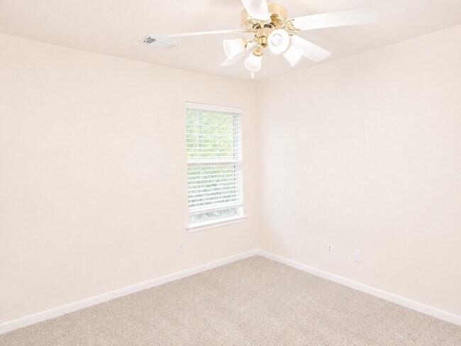 Building Photo - 98 W Knightsbridge Dr