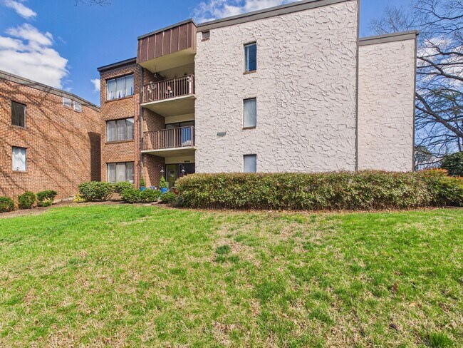 Building Photo - 1501 Bronwyn Rd