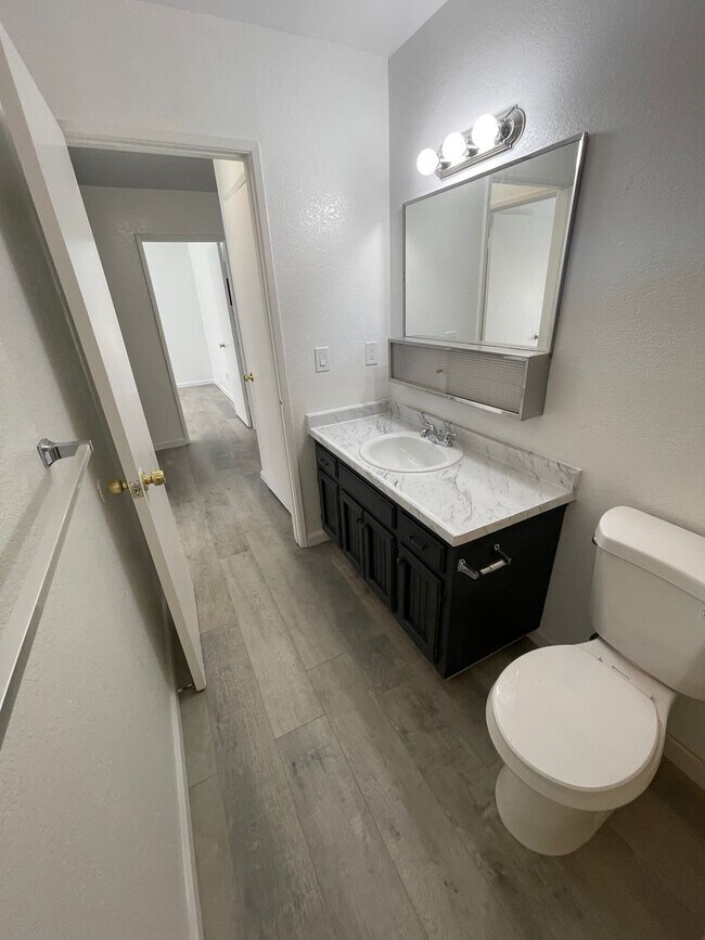 Building Photo - ERW1617