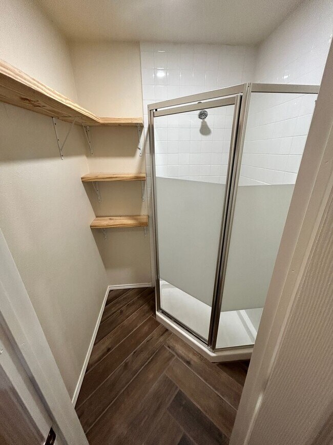 Building Photo - Highview Dr (MN)