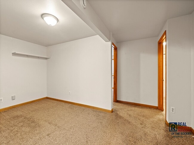 Building Photo - Spacious Single-Family Home - Lawn & Snow ...